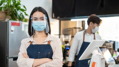 employees working wearing maskd