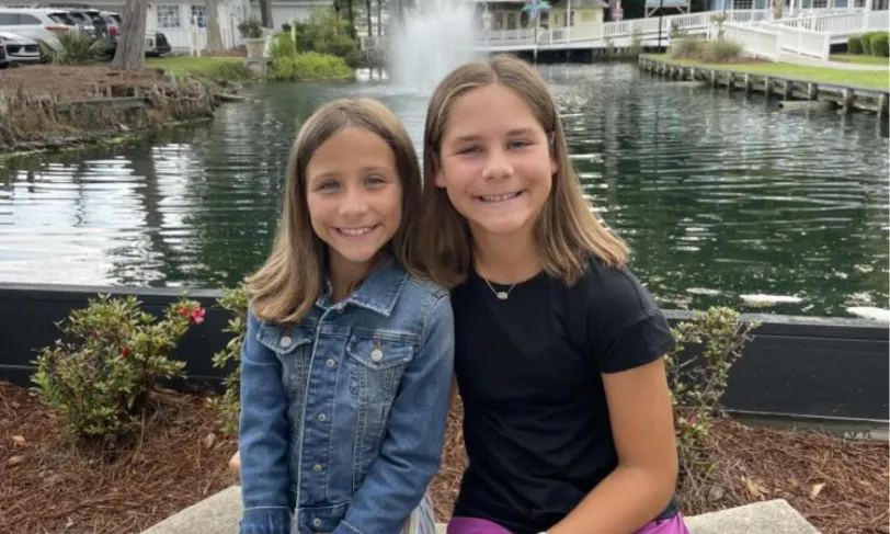 Photo of Emerson and her sister