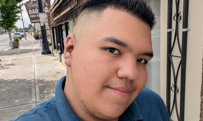 Selfie of Jose walking on a sidewalk.